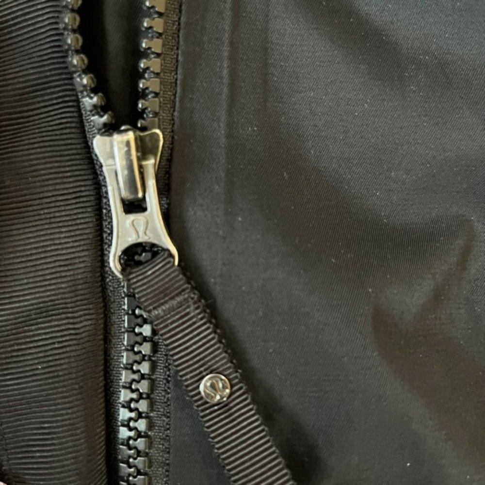 Black Lululemon Jacket Size 2 - Picture 4 of 10